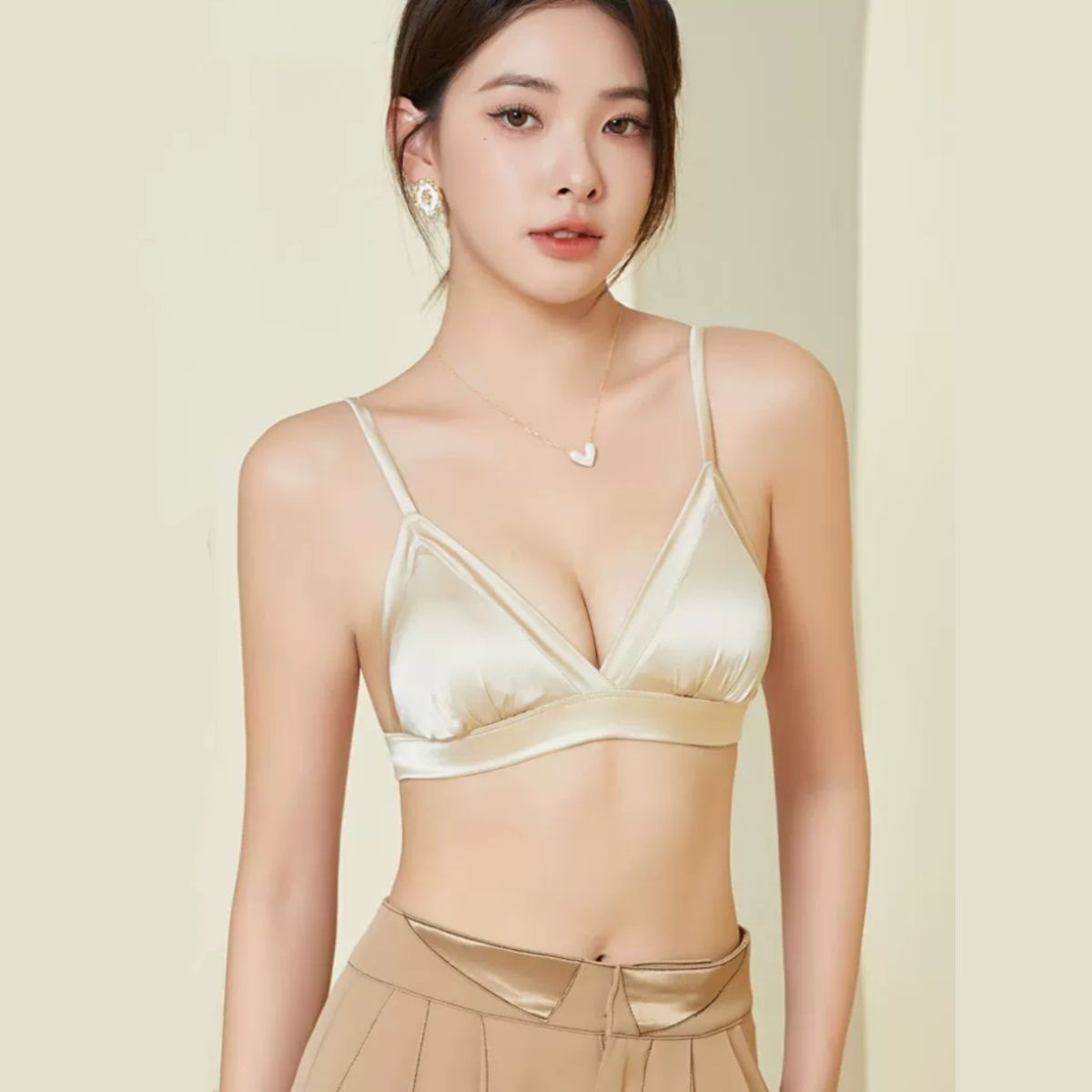 บราไร้โครงผ้าไหมซาตินแท้สุดหรู - Sleep Bra Bralette บทวิจารณ์และราคา